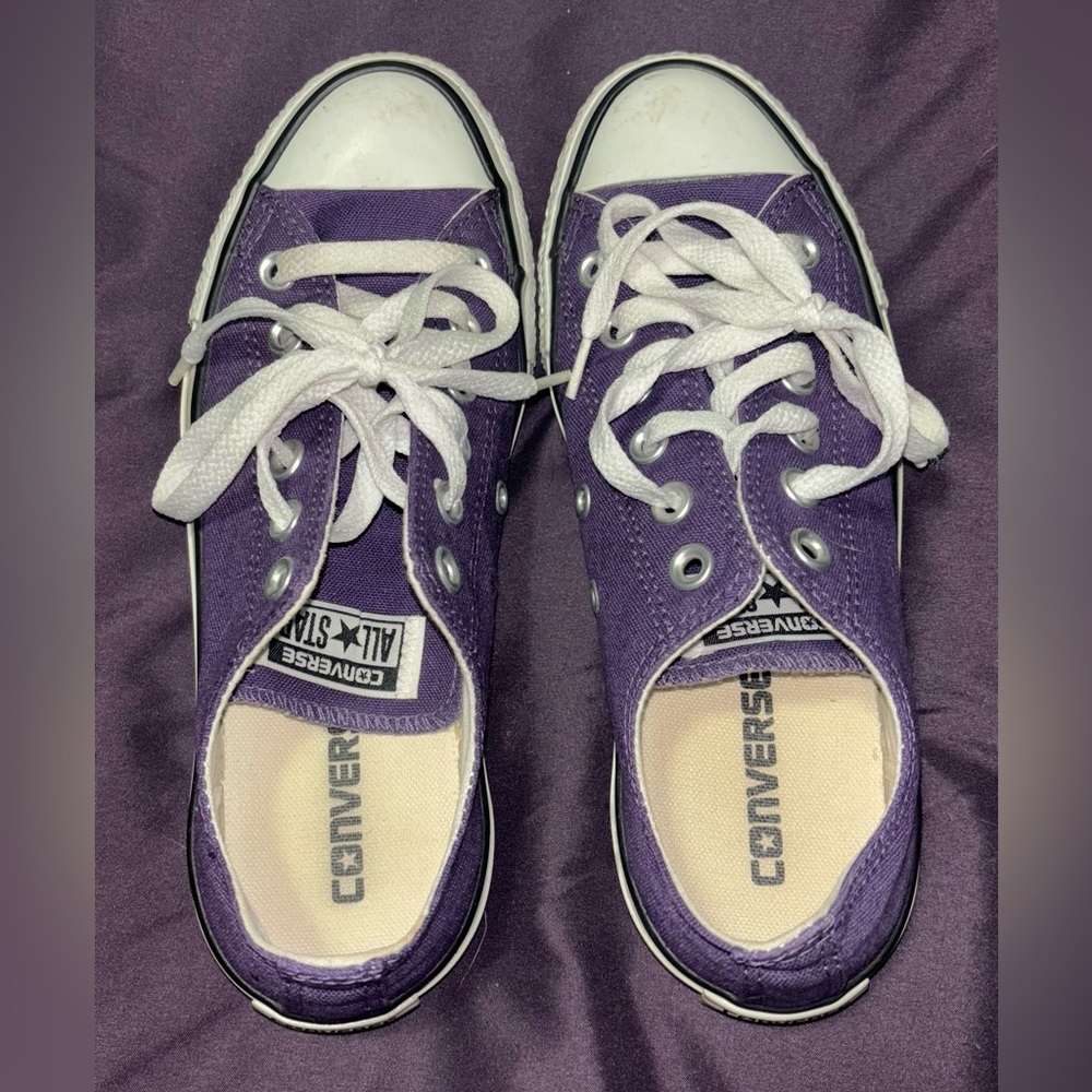 Purple size 7 Converse Chuck Taylor All Star
